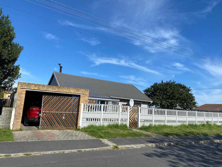 To Let 3 Bedroom Property for Rent in Bishop Lavis Western Cape